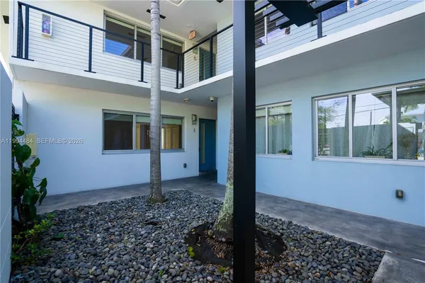 $2,000 | 2400 Northeast 26th Street, Unit 6, Fort Lauderdale, FL 33305