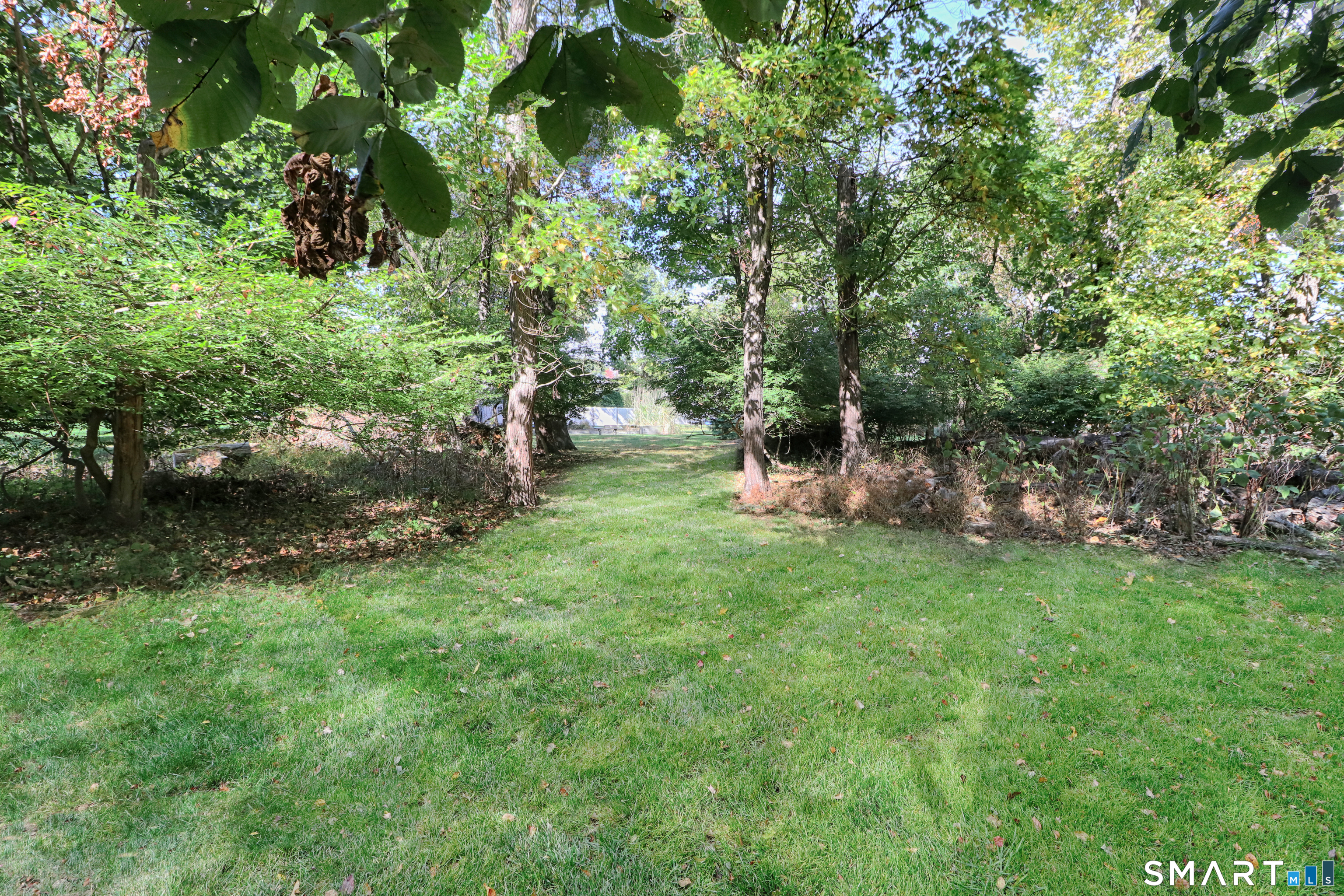 372 Rowland Road Fairfield, CT 06824 - Photo 18 of 37