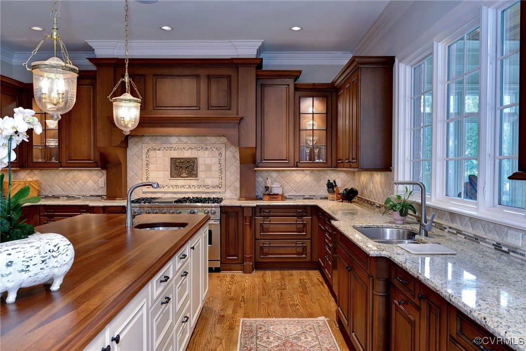 1220 Two Rivers Point Williamsburg, VA 23185 - Photo 18 of 50 a kitchen with granite countertop a sink stove and cabinets