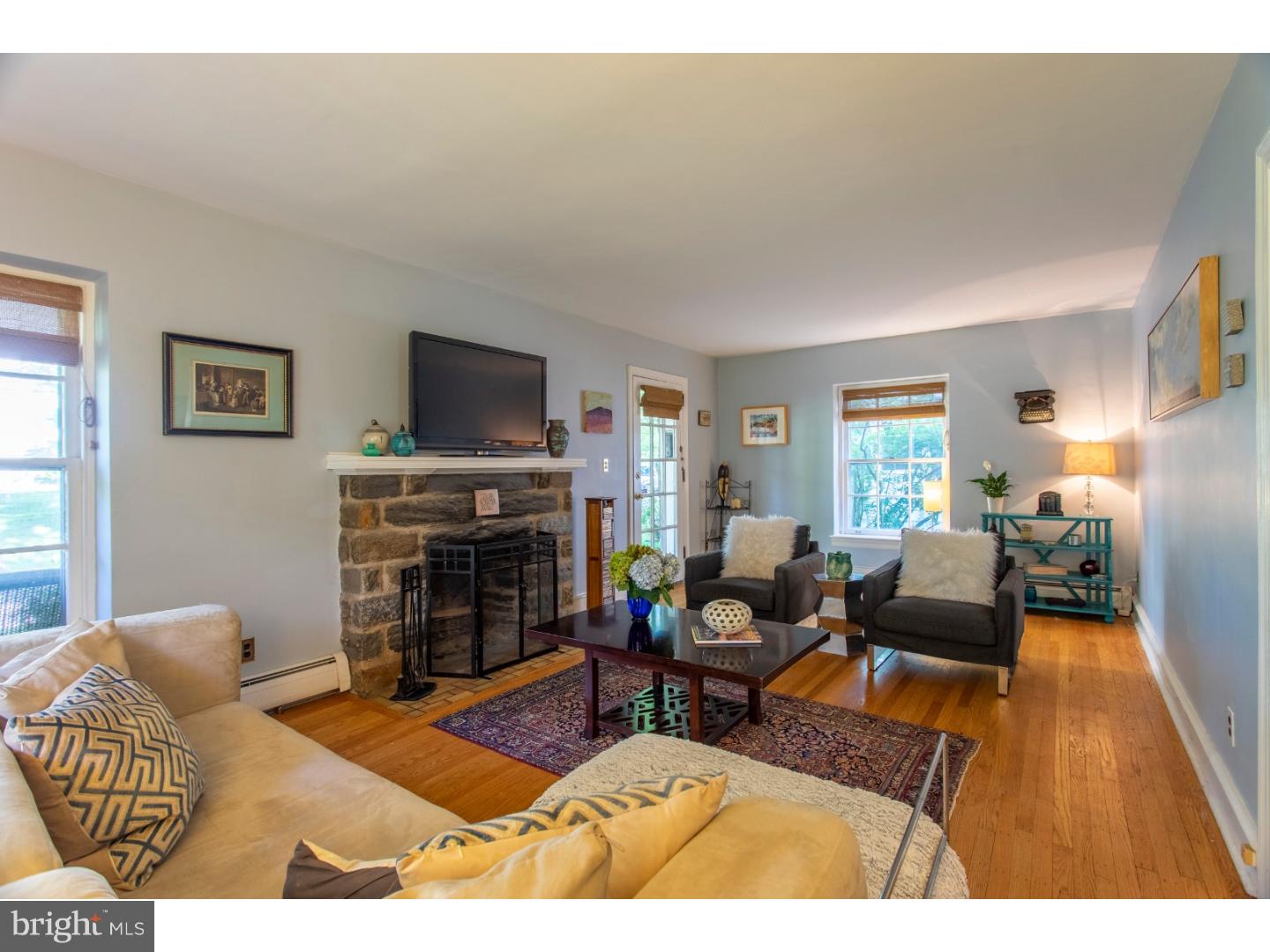 216 Hewett Road Wyncote, PA 19095 - Photo 6 of 24 Living Room