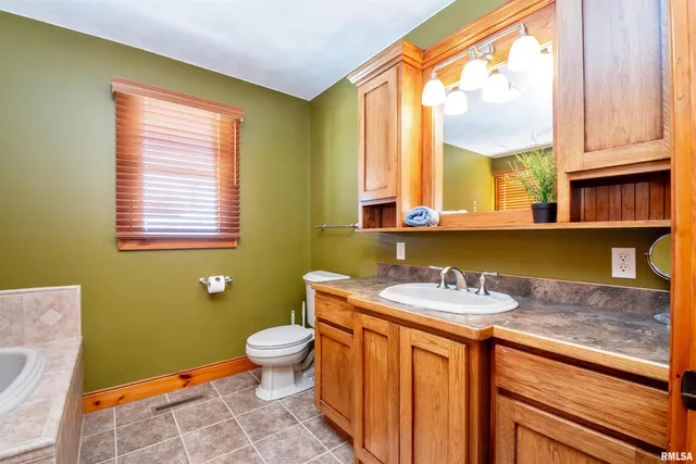 $850,000 | 110 Birch Court, Dahinda, IL 61428