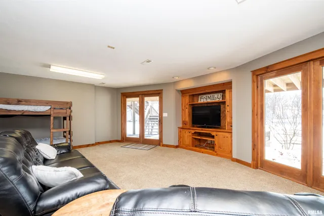 $850,000 | 110 Birch Court, Dahinda, IL 61428