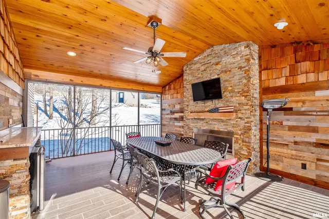 $850,000 | 110 Birch Court, Dahinda, IL 61428