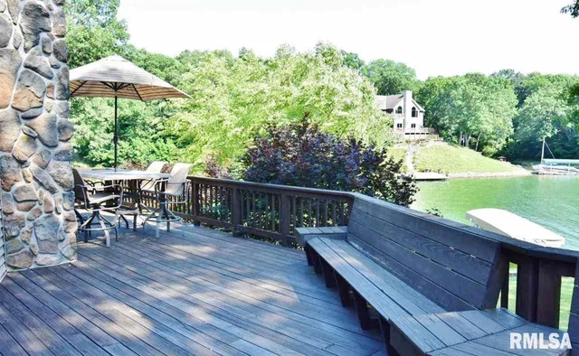 $850,000 | 110 Birch Court, Dahinda, IL 61428