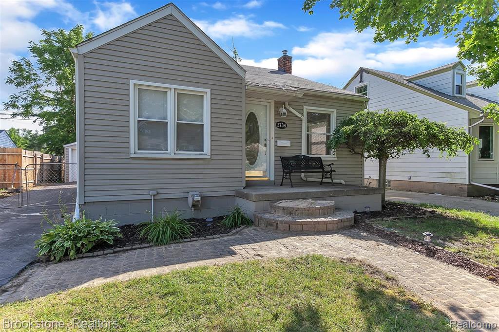 2734 Crooks Road Royal Oak, MI 48073 - Photo 7 of 50