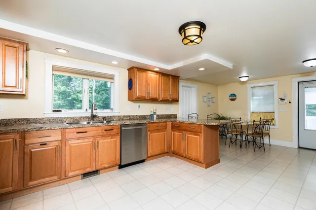 $948,000 | 105 Brentwood Road, Exeter, NH 03833