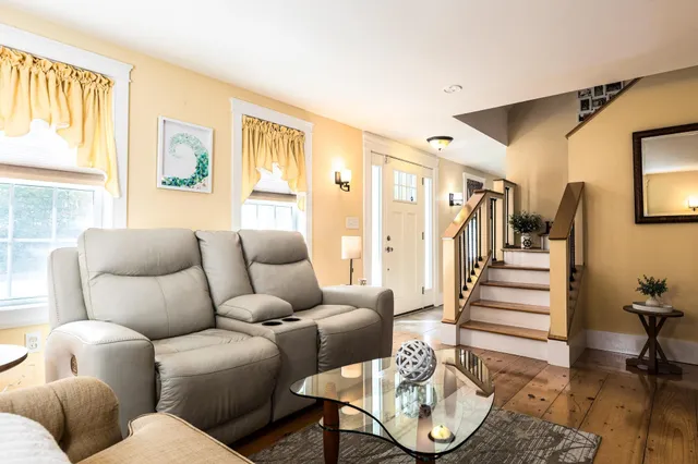 $948,000 | 105 Brentwood Road, Exeter, NH 03833