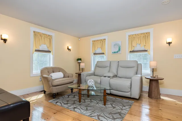 $948,000 | 105 Brentwood Road, Exeter, NH 03833