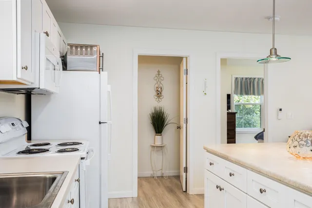 $948,000 | 105 Brentwood Road, Exeter, NH 03833