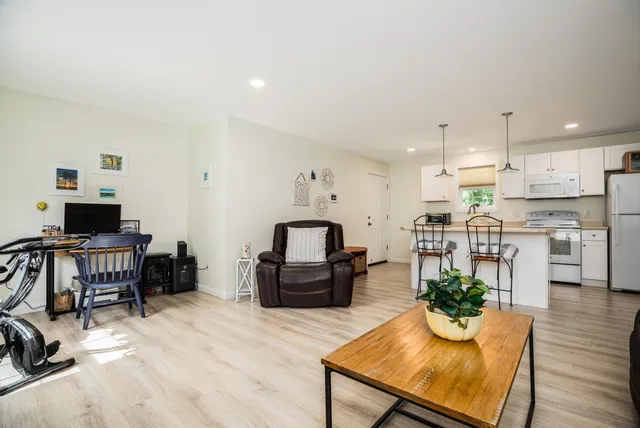 $948,000 | 105 Brentwood Road, Exeter, NH 03833