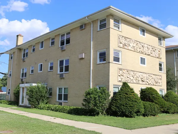 $2,400 | 6555 North Natoma Avenue, Unit 2W, Chicago, IL 60631