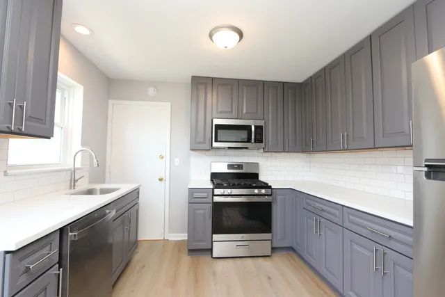 $2,400 | 6555 North Natoma Avenue, Unit 2W, Chicago, IL 60631