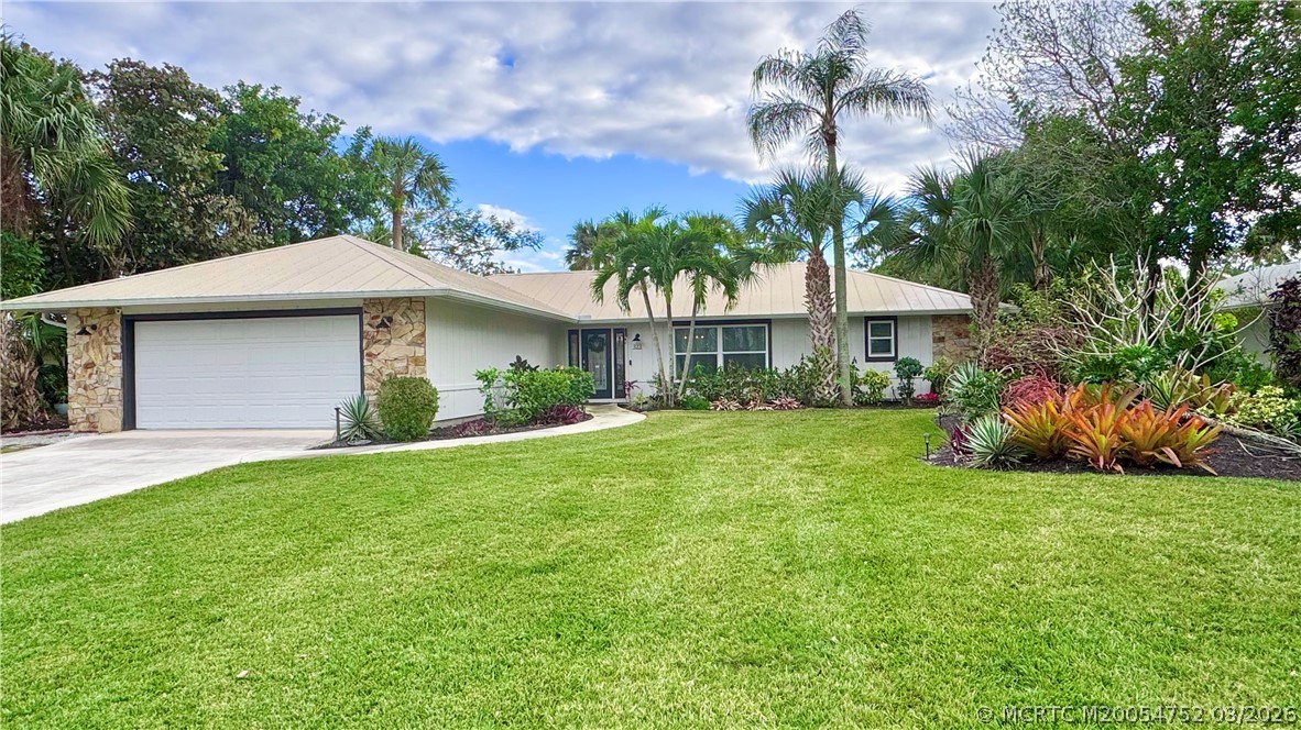 323 Southwest Ridge Lane Stuart, FL 34994 - Photo 3 of 22 Front Yard
