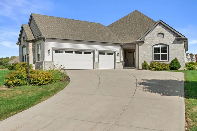 $684,900 | W195N5814 Deer Park Court, Menomonee Falls, WI 53051