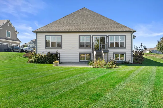 $684,900 | W195N5814 Deer Park Court, Menomonee Falls, WI 53051