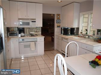 283 Gulph Hills Road Wayne, PA 19087 - Photo 2 of 12 Kitchen