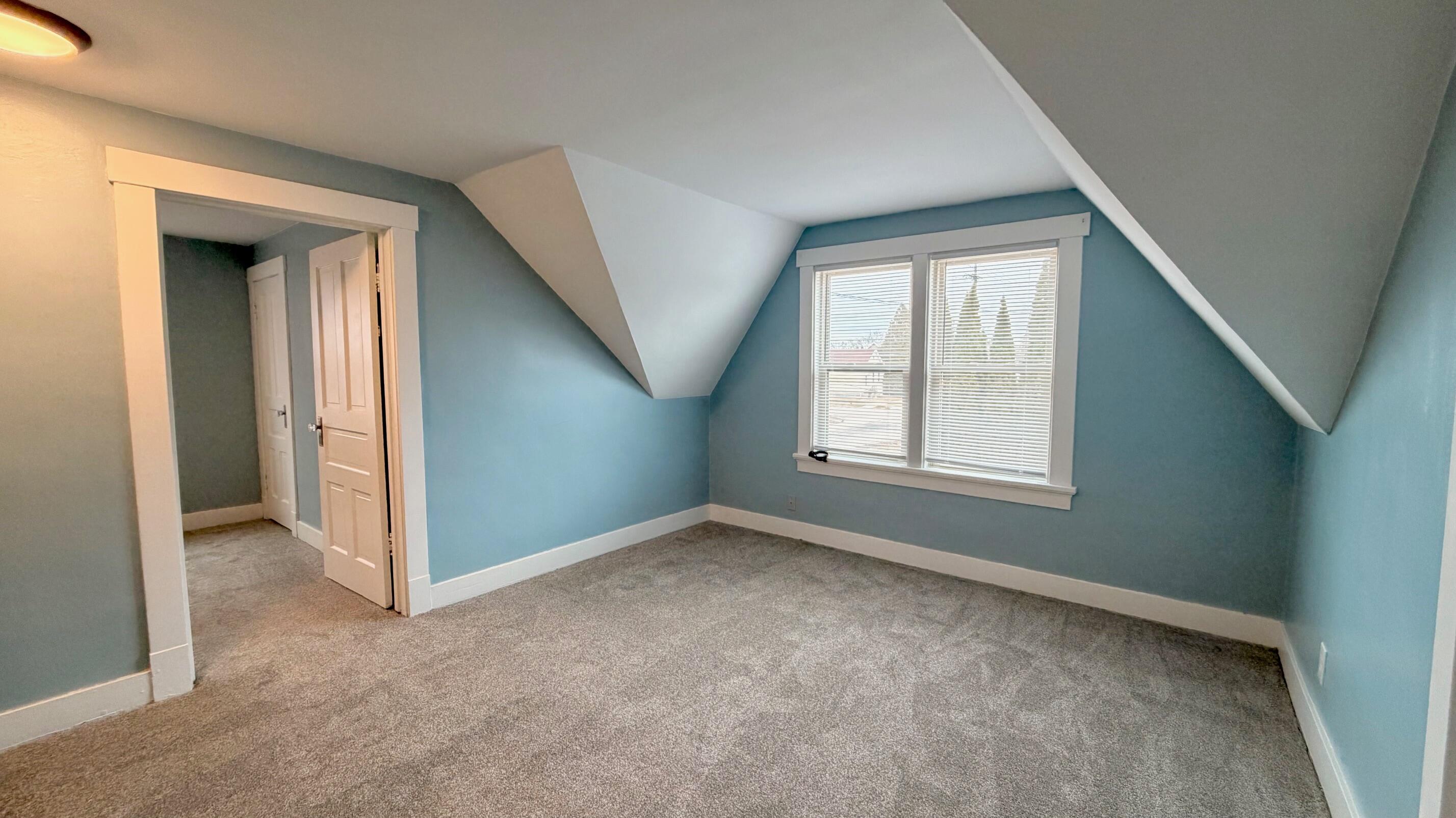 2011 Madison Street Manitowoc, WI 54220 - Photo 4 of 16 Upper Living