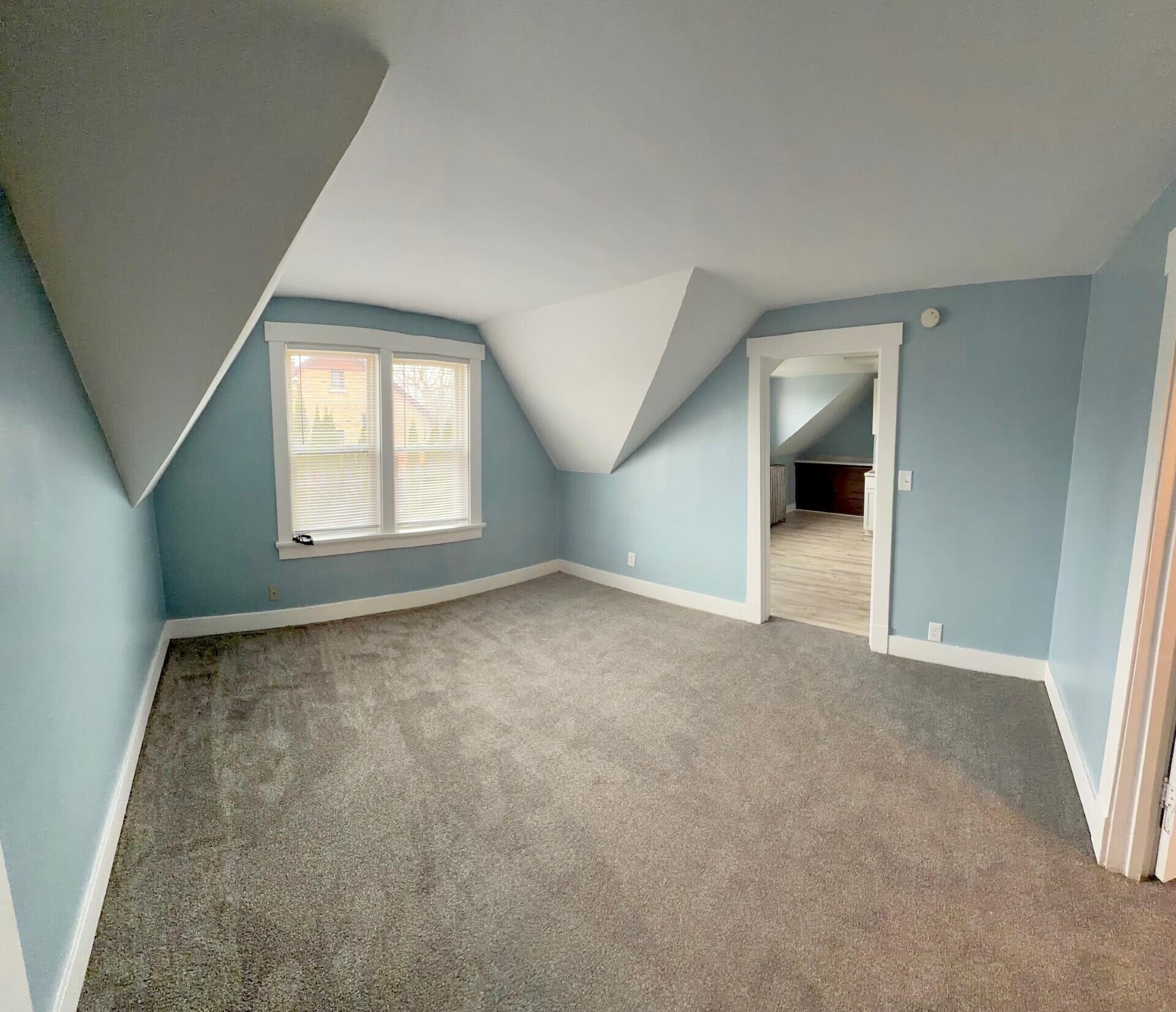 2011 Madison Street Manitowoc, WI 54220 - Photo 6 of 16 Upper Living