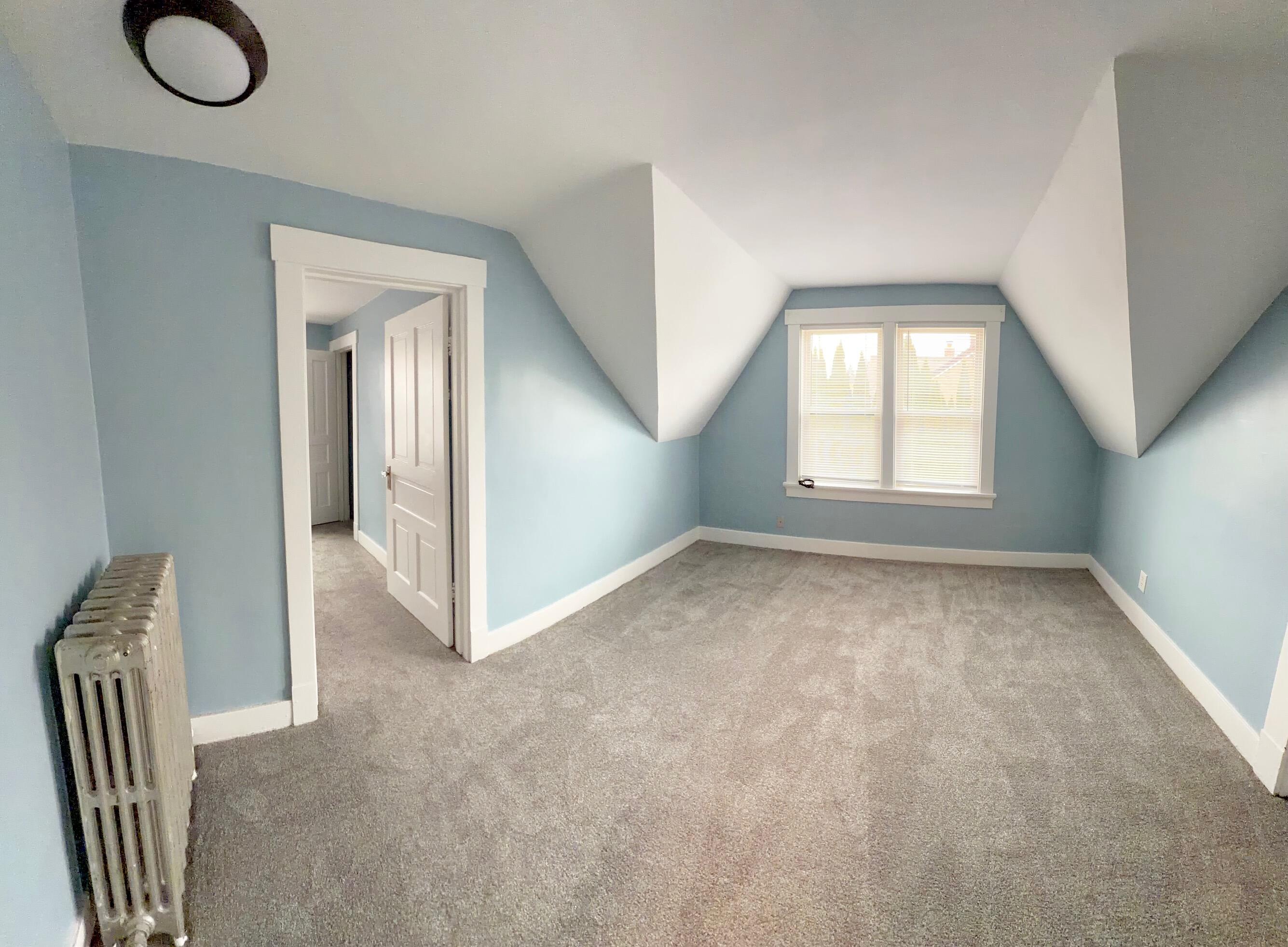 2011 Madison Street Manitowoc, WI 54220 - Photo 7 of 16 Upper Living