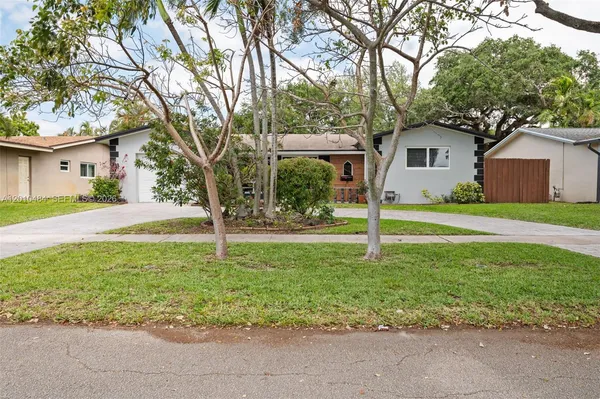 $6,500 | 5421 Buchanan Street, Hollywood, FL 33021