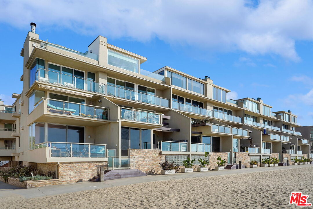 2 Ketch Street, Unit 102 Marina del Rey, CA 90292 - Photo 3 of 22 a front view of a building