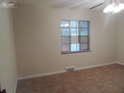 2020 Miller Road Flint, MI 48503 - Photo 25 of 75 20423728-24.JPG