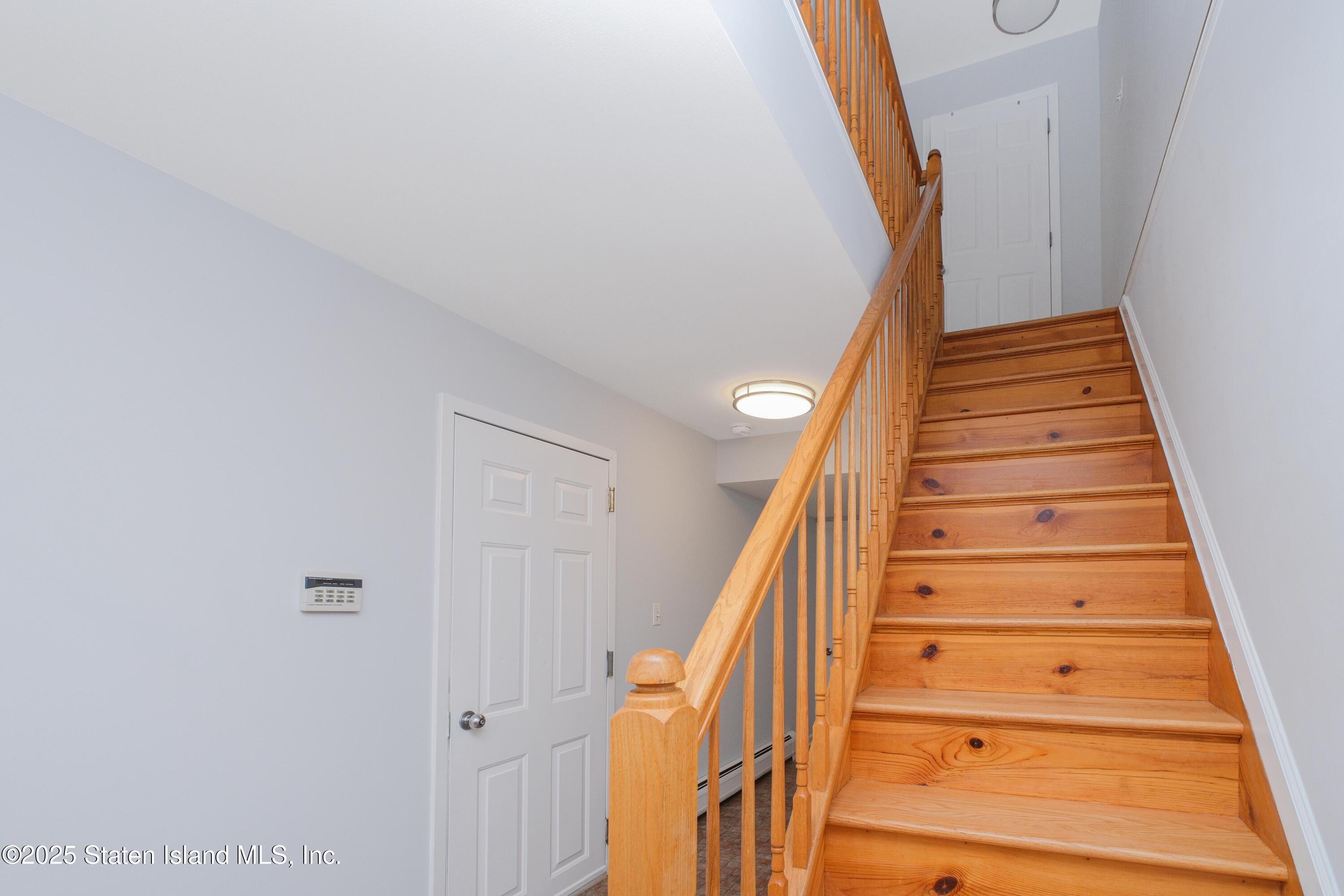 14 Ragazzi Lane Staten Island, NY 10305 - Photo 4 of 40 a view of entryway