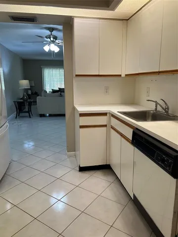 $2,095 | 1605 Abaco Drive, Unit 1605 J1, Coconut Creek, FL 33066