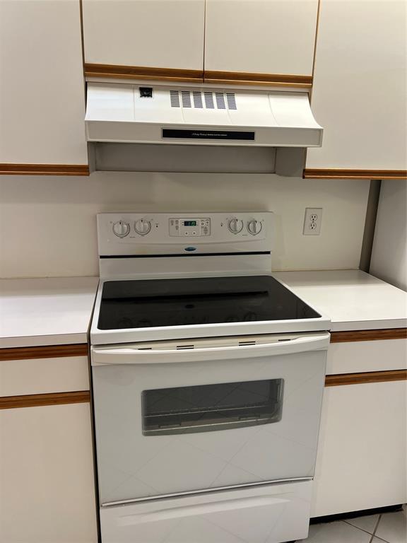 1605 Abaco Drive, Unit 1605 J1 Coconut Creek, FL 33066 - Photo 63 of 71 a close view of stove