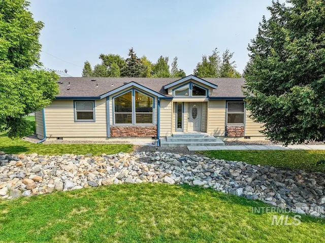 $564,000 | 414 South Garfield Street, Genesee, ID 83832
