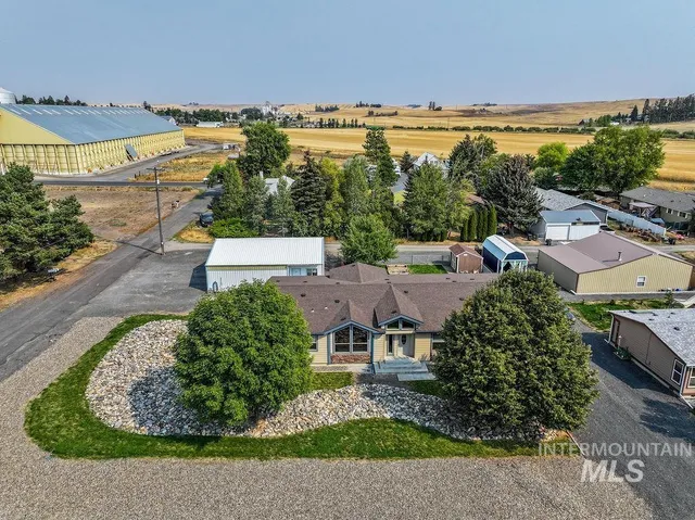 $564,000 | 414 South Garfield Street, Genesee, ID 83832