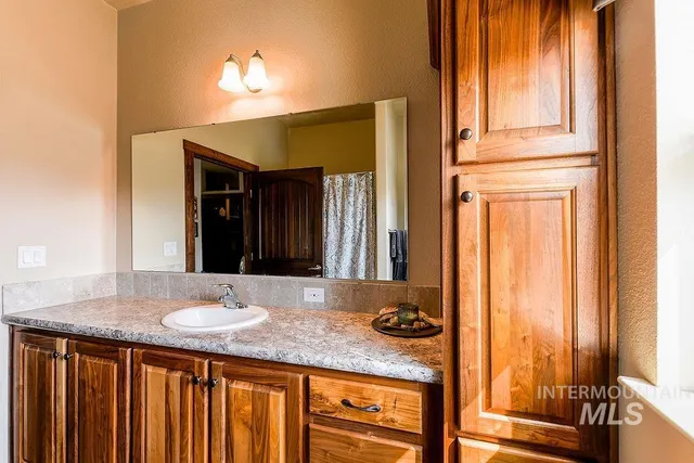 $564,000 | 414 South Garfield Street, Genesee, ID 83832