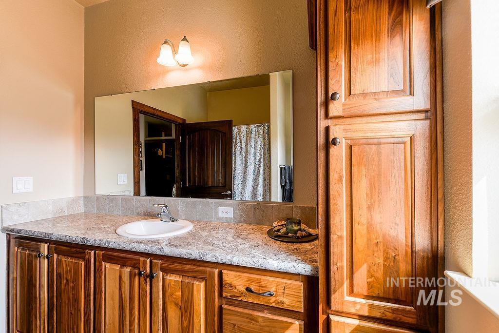 414 South Garfield Street Genesee, ID 83832 - Photo 35 of 50 Bathroom with vanity and a textured wall