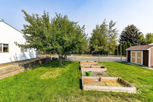 $564,000 | 414 South Garfield Street, Genesee, ID 83832