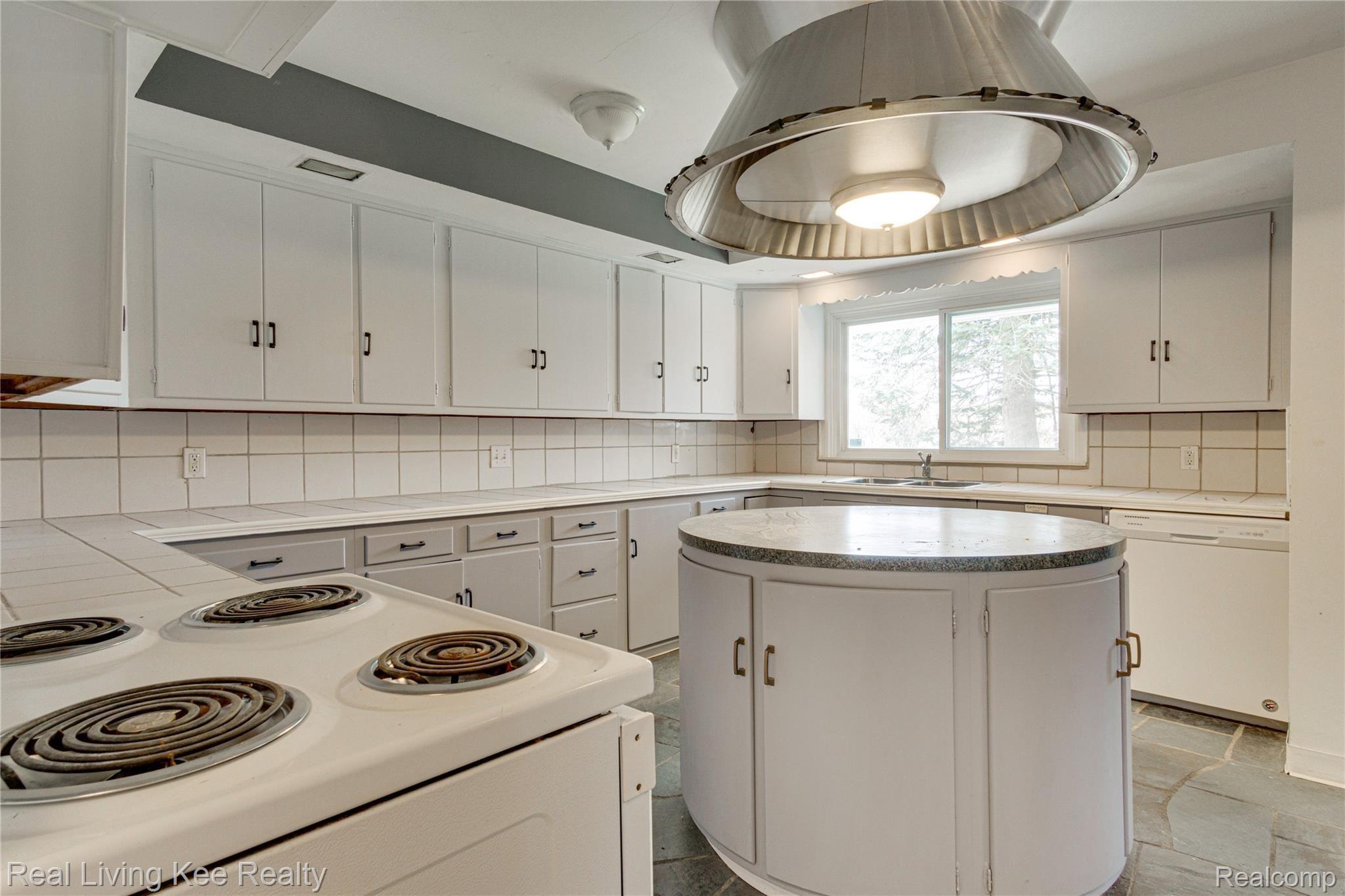 1267 Lake George Road Oakland, MI 48363 - Photo 68 of 80 Interiors (39 of 55).jpg