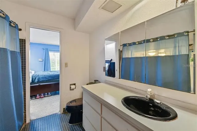 a en suite bathroom with a sink and a mirror