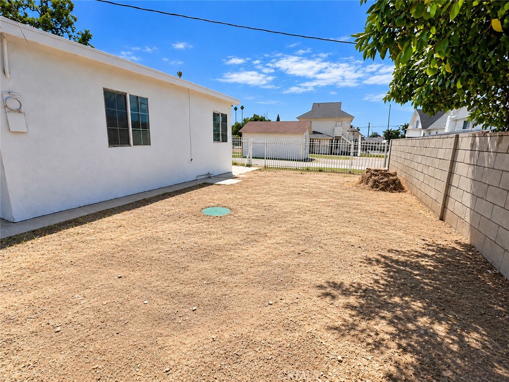 922 Center Street Riverside, CA 92507 - Photo 20 of 22 Yard