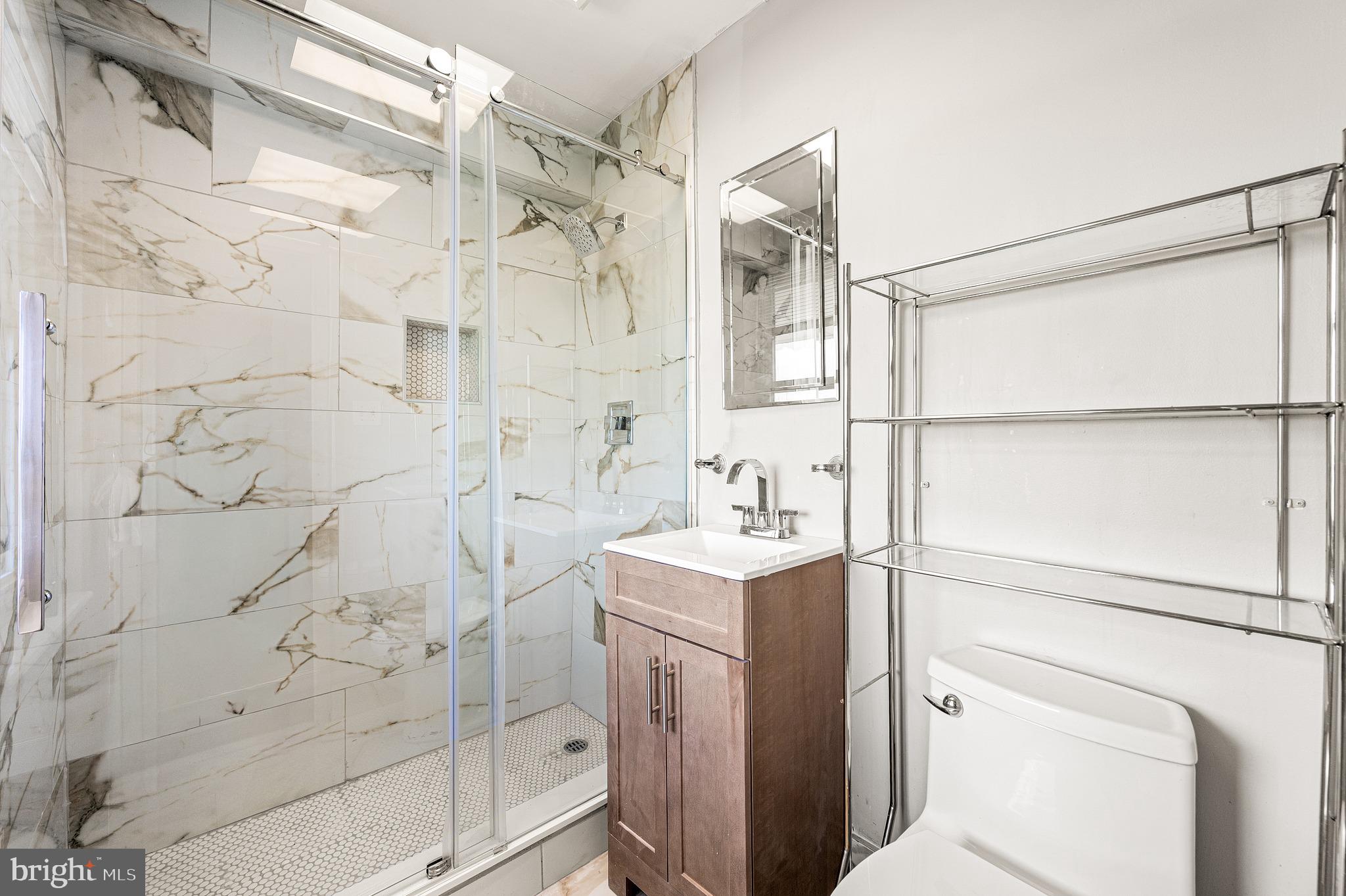 1600 Hagys Ford Road North, Unit 9N Penn Valley, PA 19072 - Photo 22 of 37 Primary bathroom