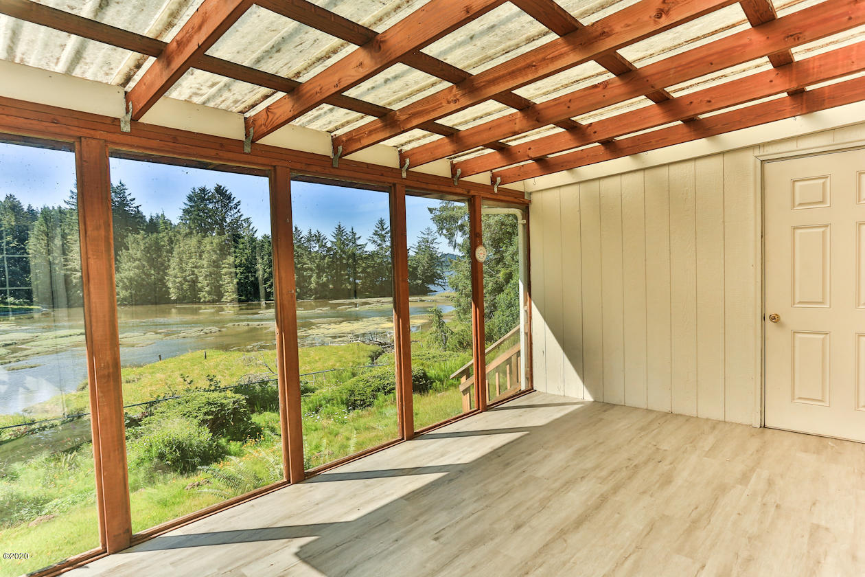 430 Southeast Gibson Road Waldport, OR 97394 - Photo 5 of 30 Sun Porch