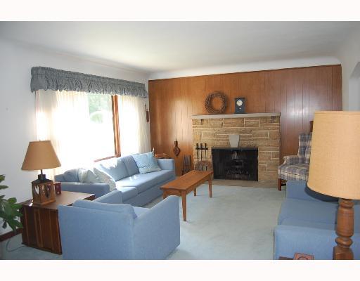 123 Hillendale Road Pittsburgh, PA 15237 - Photo 3 of 18 Living Room.