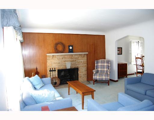 123 Hillendale Road Pittsburgh, PA 15237 - Photo 4 of 18 Living Room.
