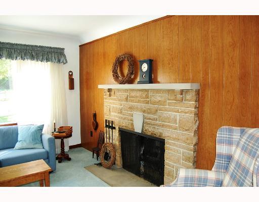 123 Hillendale Road Pittsburgh, PA 15237 - Photo 5 of 18 Living Room. Beautiful stone fireplace!
