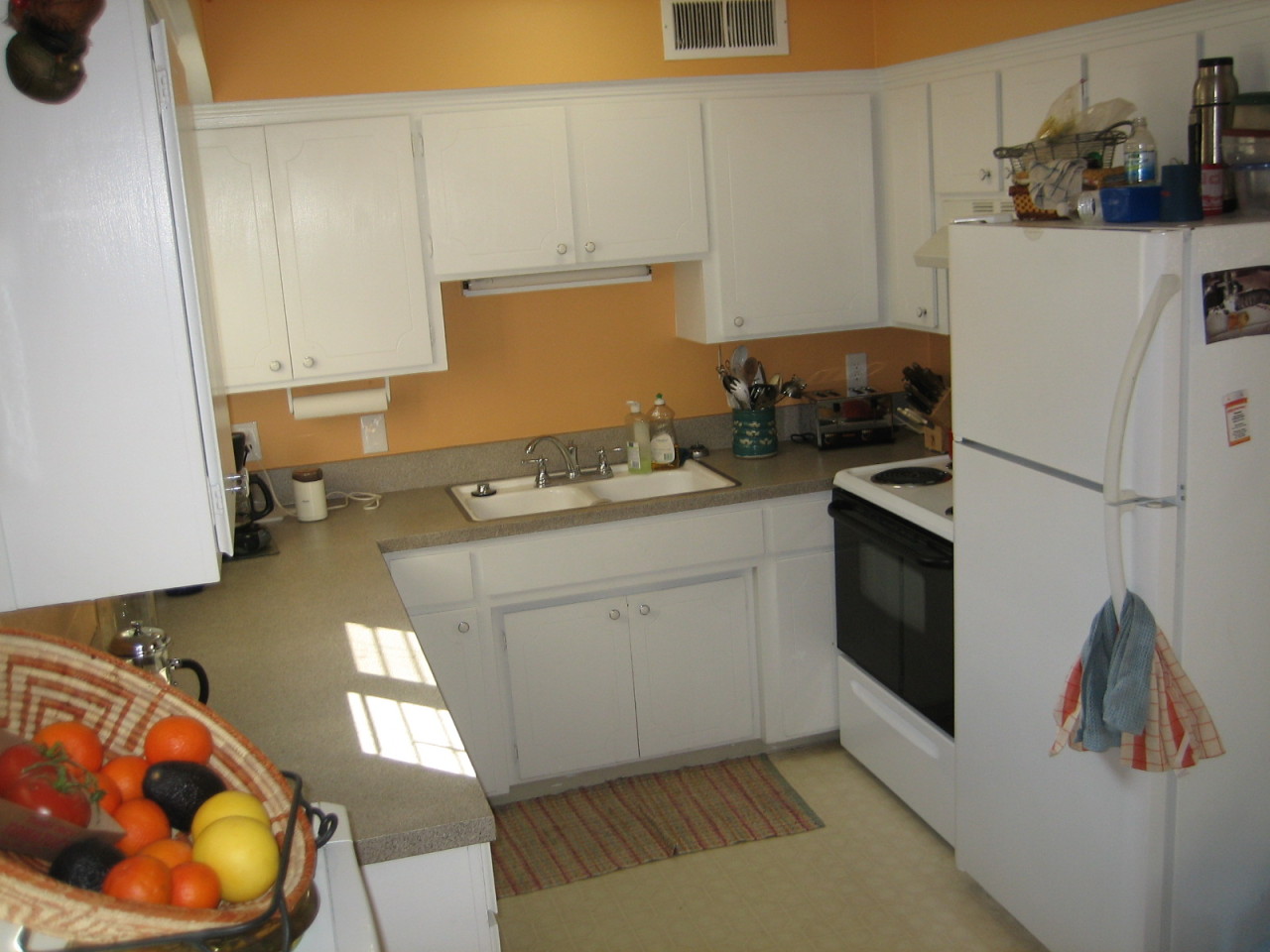 4111 East Camelback Road, Unit 27 Phoenix, AZ 85018 - Photo 6 of 12 Kitchen