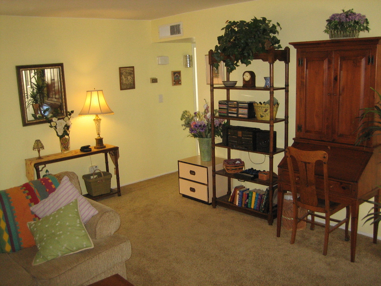 4111 East Camelback Road, Unit 27 Phoenix, AZ 85018 - Photo 8 of 12 Family Room 2