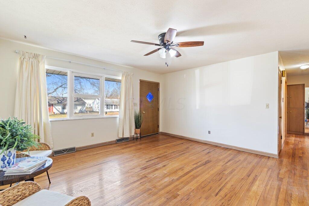 226 Topsfield Road Columbus, OH 43228 - Photo 7 of 24 226 Topsfield Road-7.jpg-SMALL