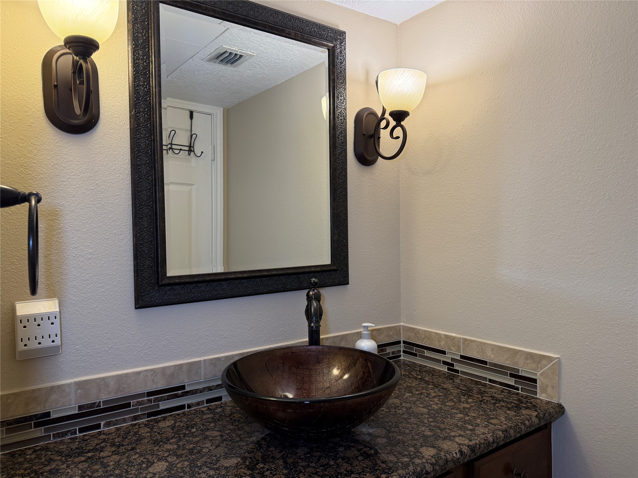 2224 South Piney Point Road, Unit 223 Houston, TX 77063 - Photo 17 of 29