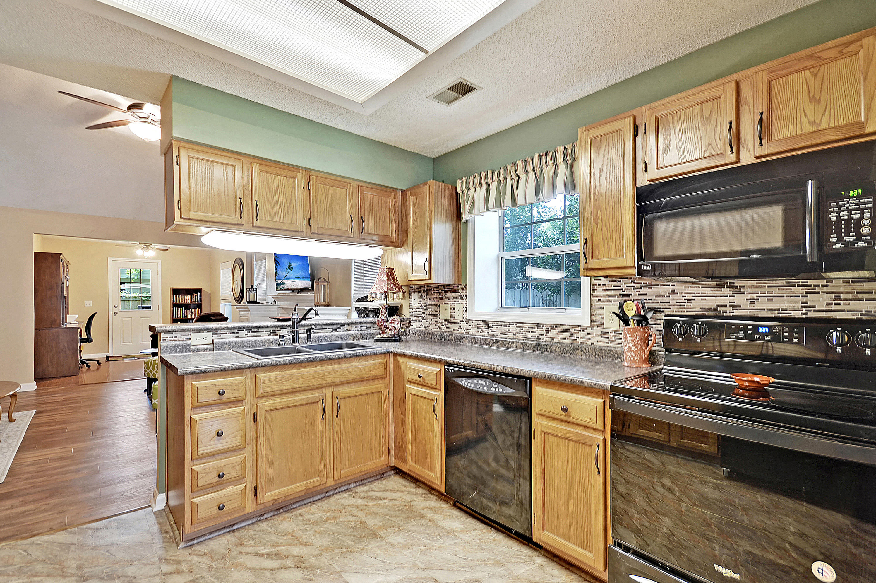 102 Landau Road Summerville, SC 29485 - Photo 11 of 33 DSC_0292_DSC_0299 copy