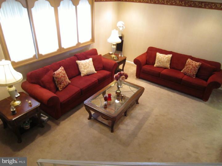 745 Bergen Street Philadelphia, PA 19111 - Photo 3 of 24 Living Room
