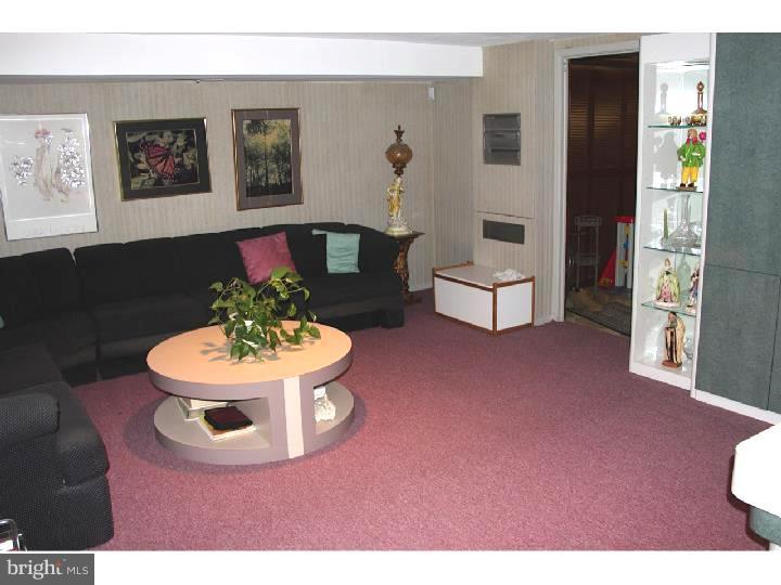 745 Bergen Street Philadelphia, PA 19111 - Photo 8 of 24 Family Room