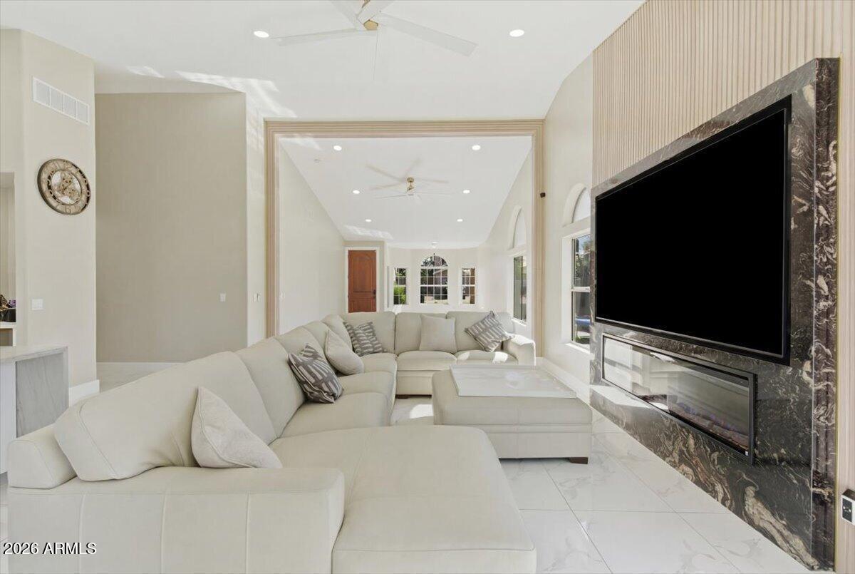 1732 West Commerce Avenue Gilbert, AZ 85233 - Photo 12 of 35 Living Room